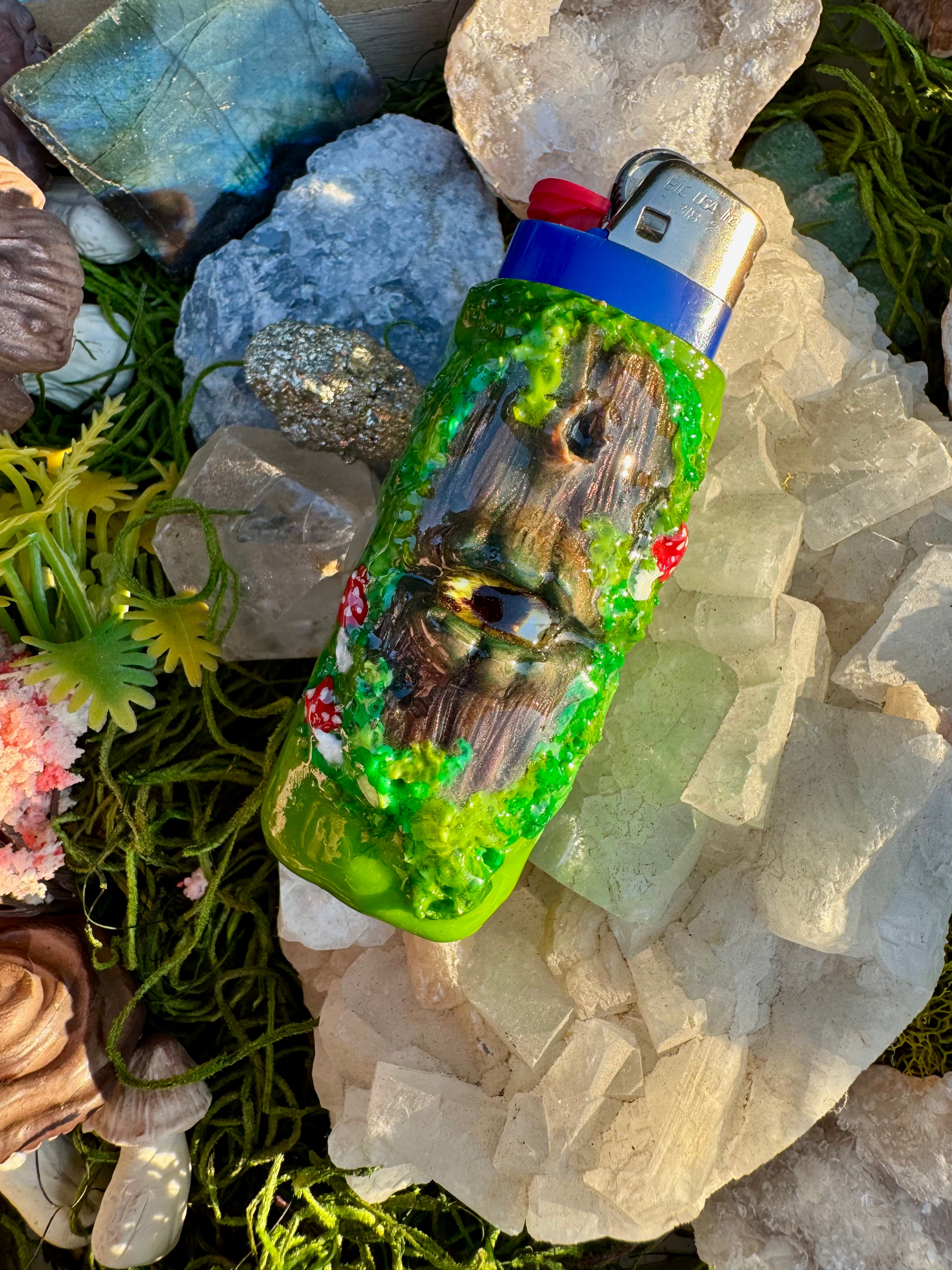 Tree Stump Lighter Sleeve